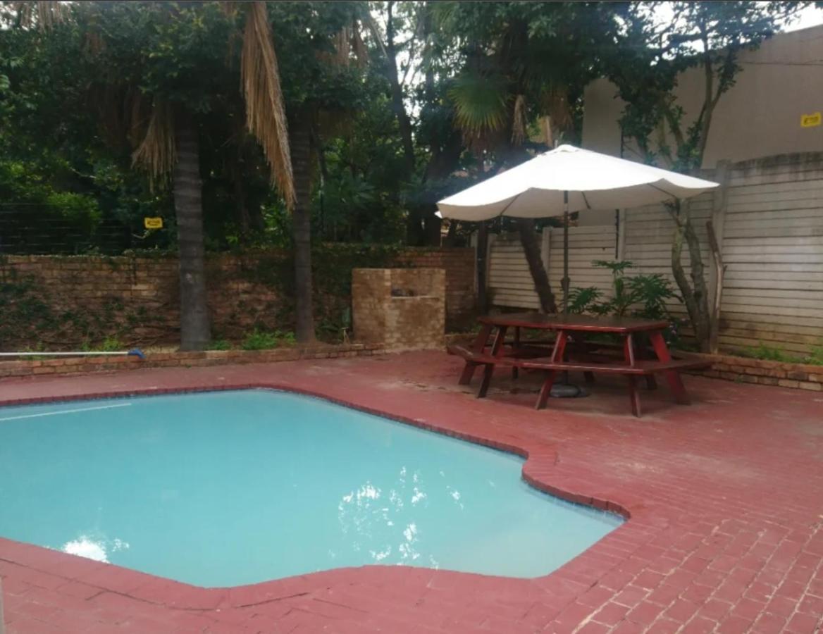Pta East Guest House Pretoria-Noord Εξωτερικό φωτογραφία